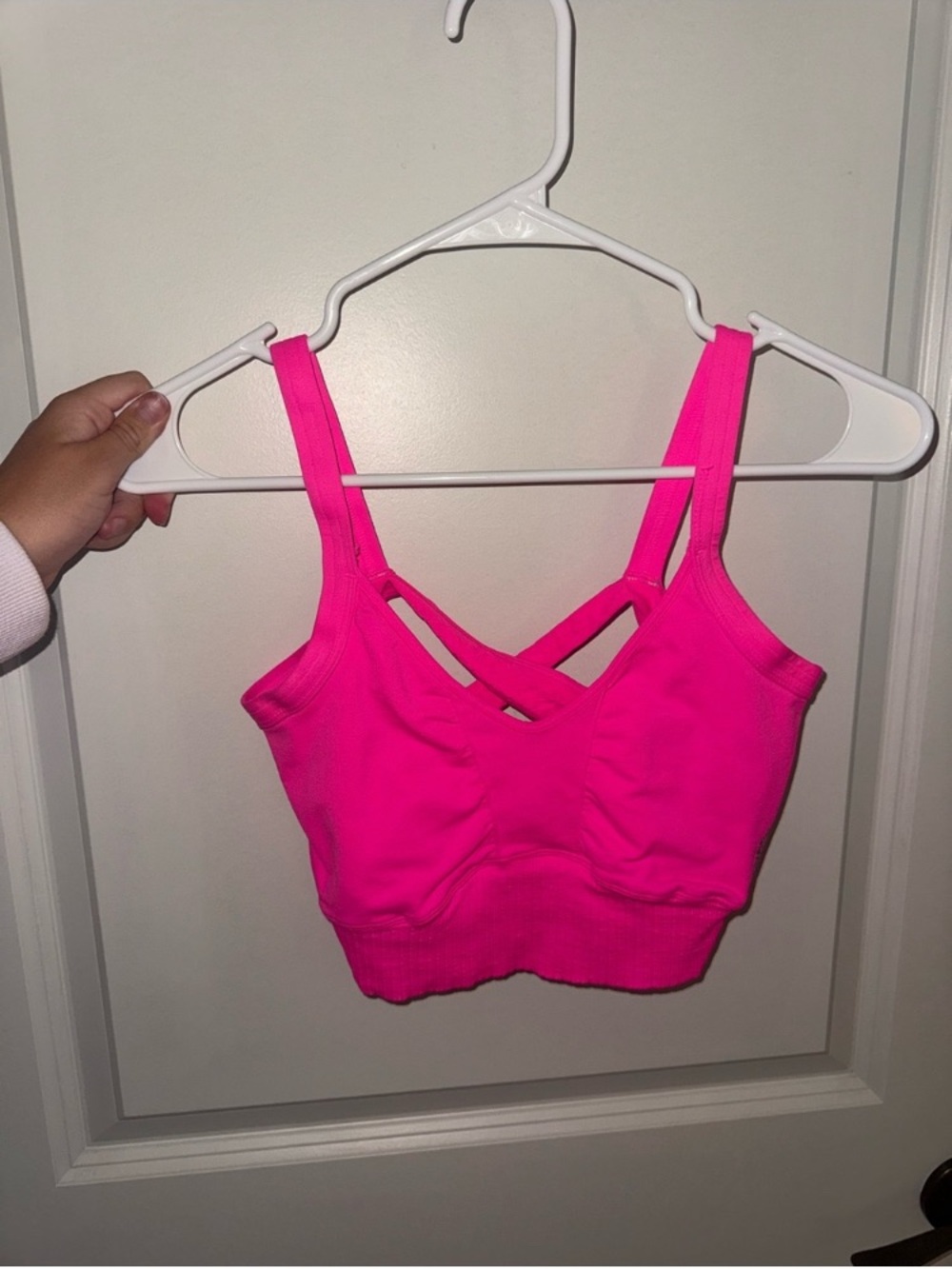 Women’s Seamless Cross-Back Sports Bralette in Hot Pink